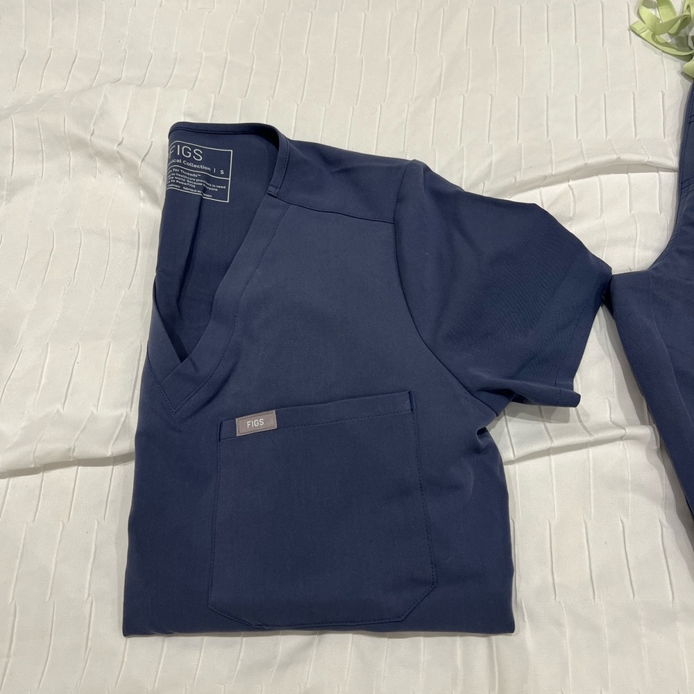 One pocket scrub top